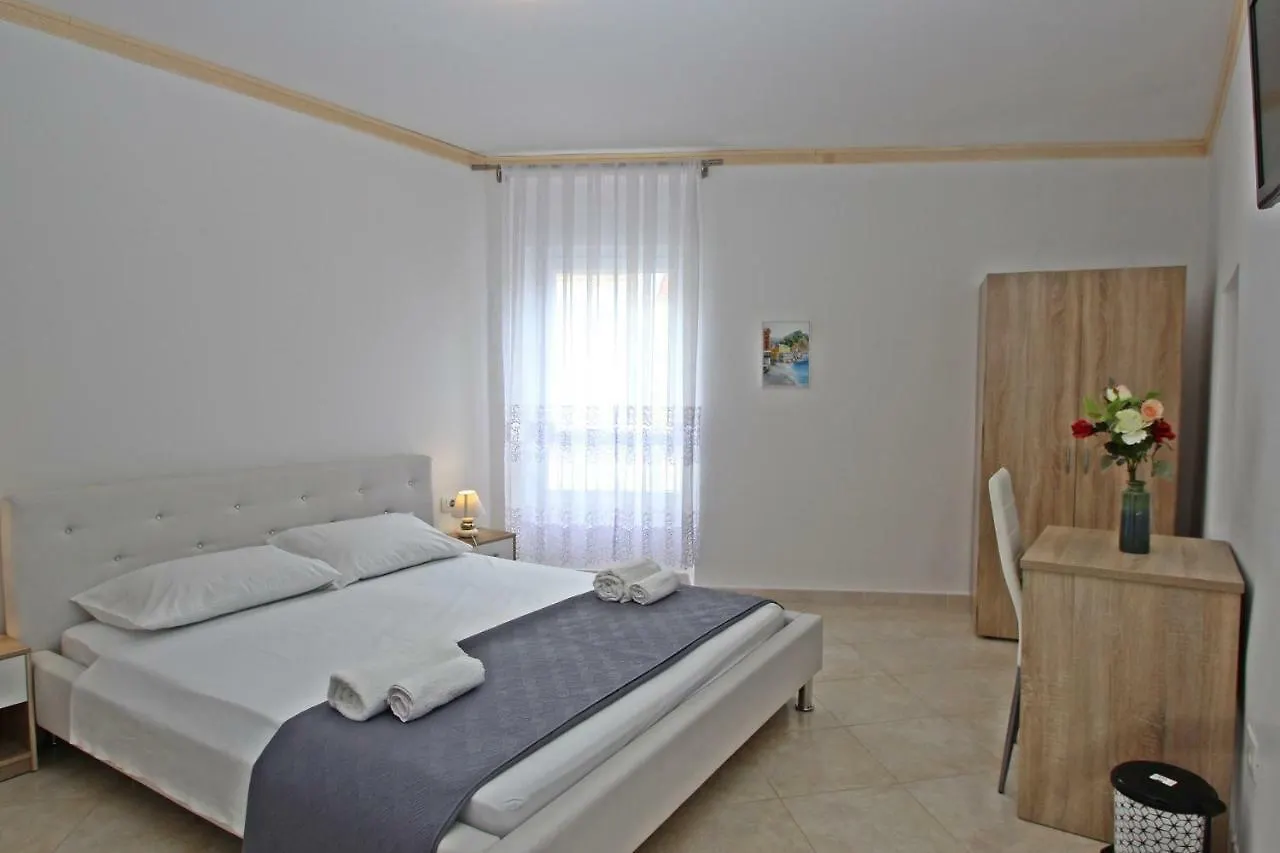*** Guest house Rooms Amanda Porec Croatia